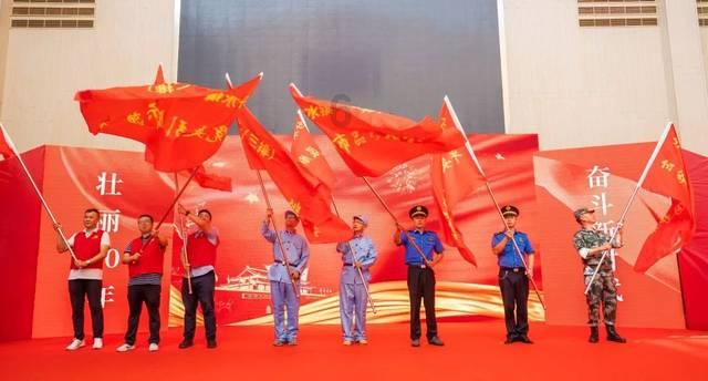 逃离黑与白的房间