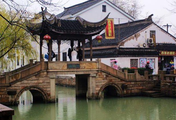 逃离荒凉之地